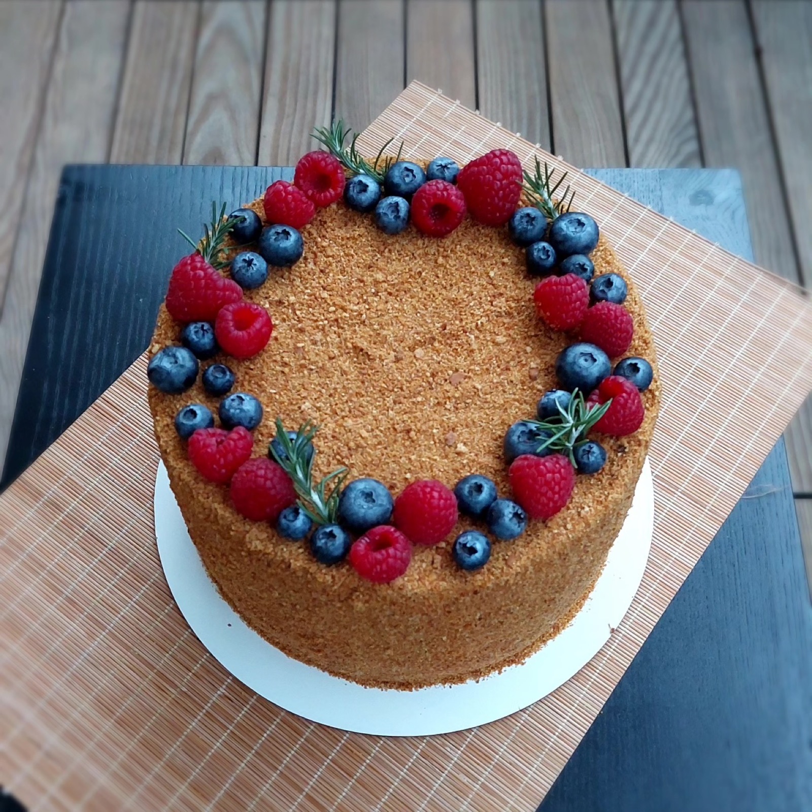 Торт у Лісабоні на замовлення — дизайнерський торт з тематичним оформленням, створений на замовлення для особливих подій.