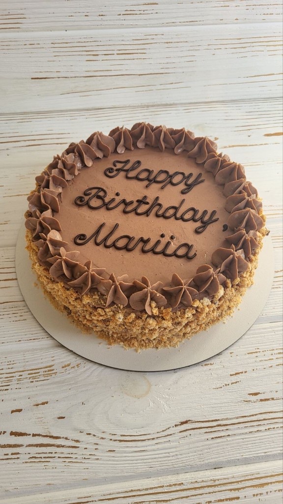 Kyiv cake in Lisbon to order — meringue with nuts, birthday inscription, homemade finish.