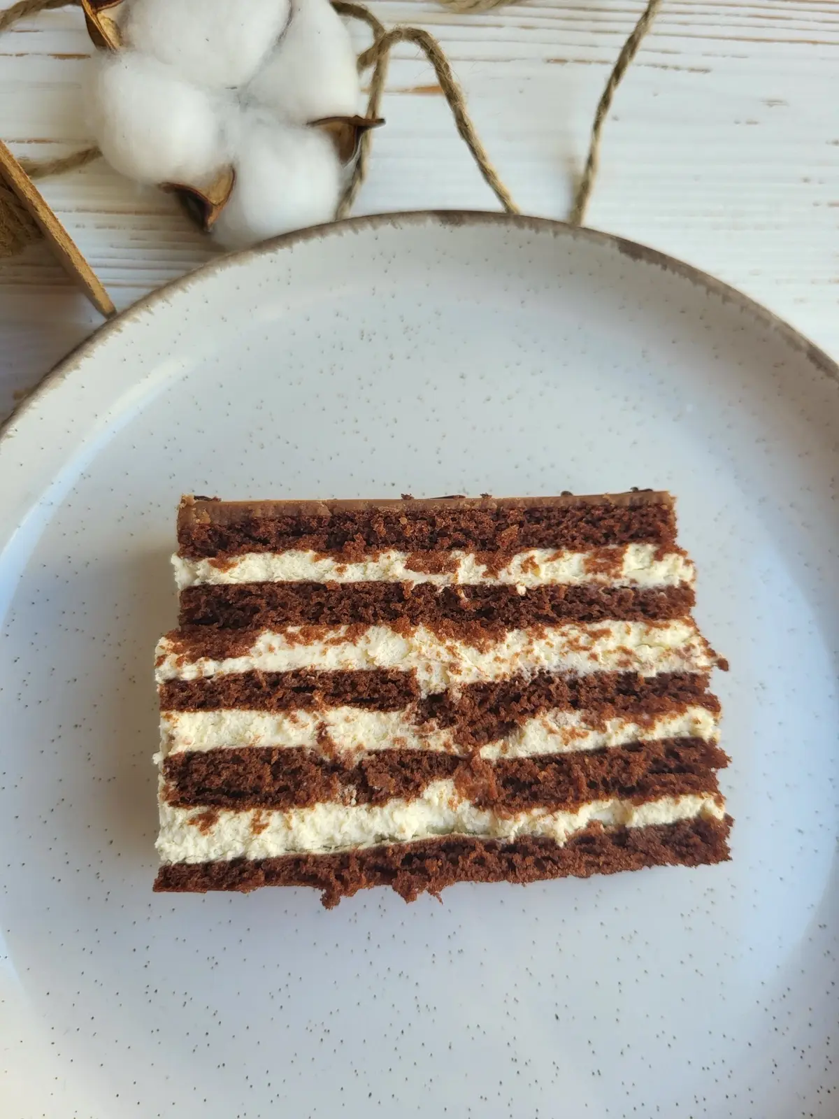 Медовик Kinder milk slice — торт на замовлення у Лісабоні