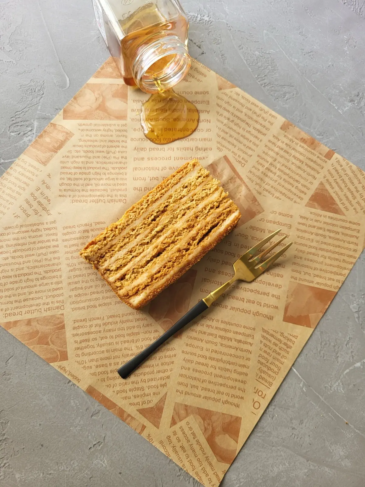 Медовик класичний — торт на замовлення у Лісабоні