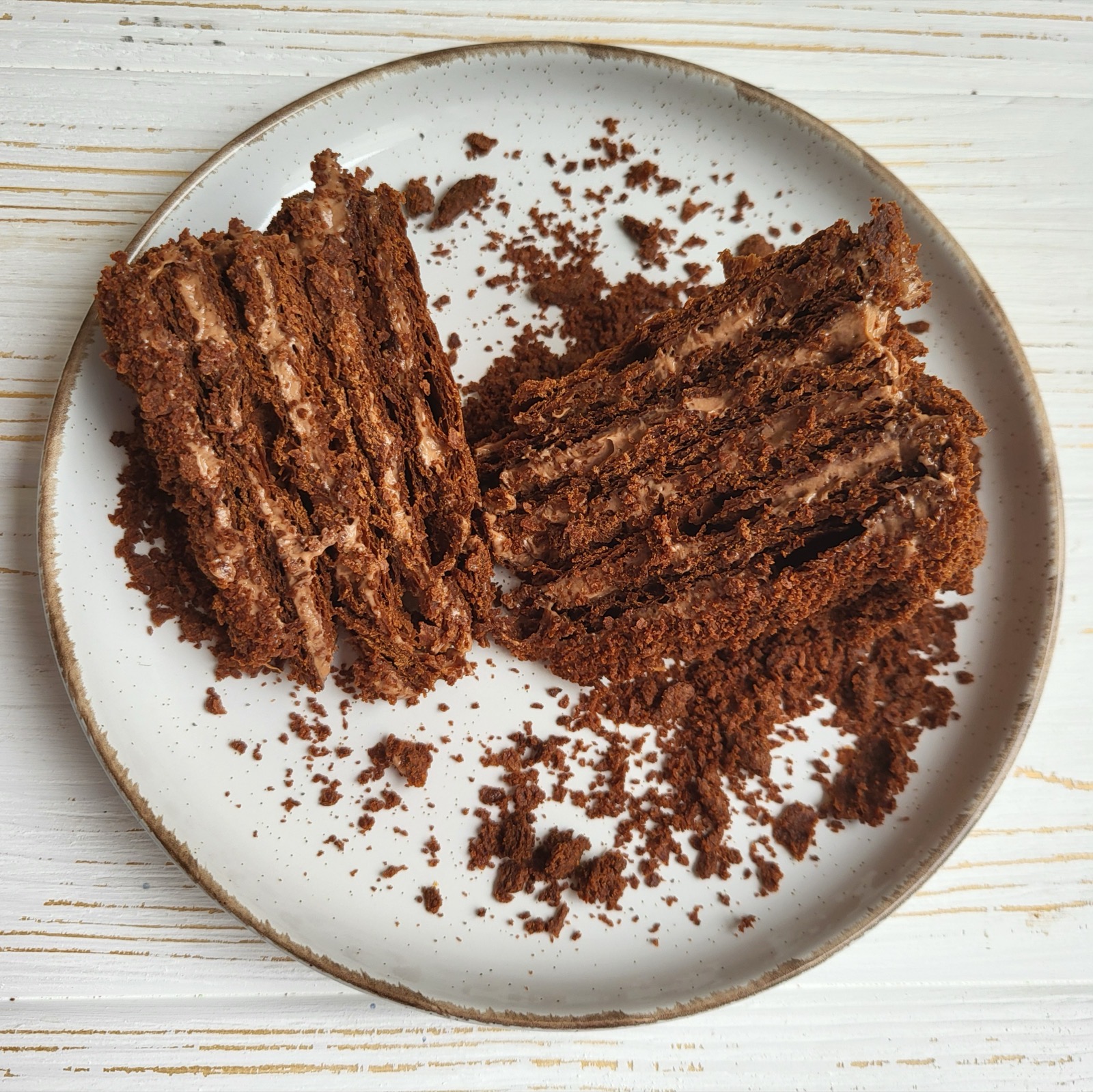 Торт Наполеон у Лісабоні на замовлення — тонкі шари листкового тіста з ніжним кремом, класика як удома.