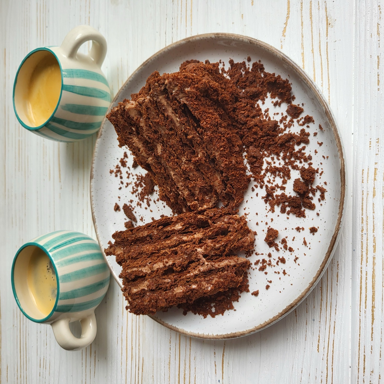 Торт Наполеон у Лісабоні на замовлення — тонкі шари листкового тіста з ніжним кремом, класика як удома.