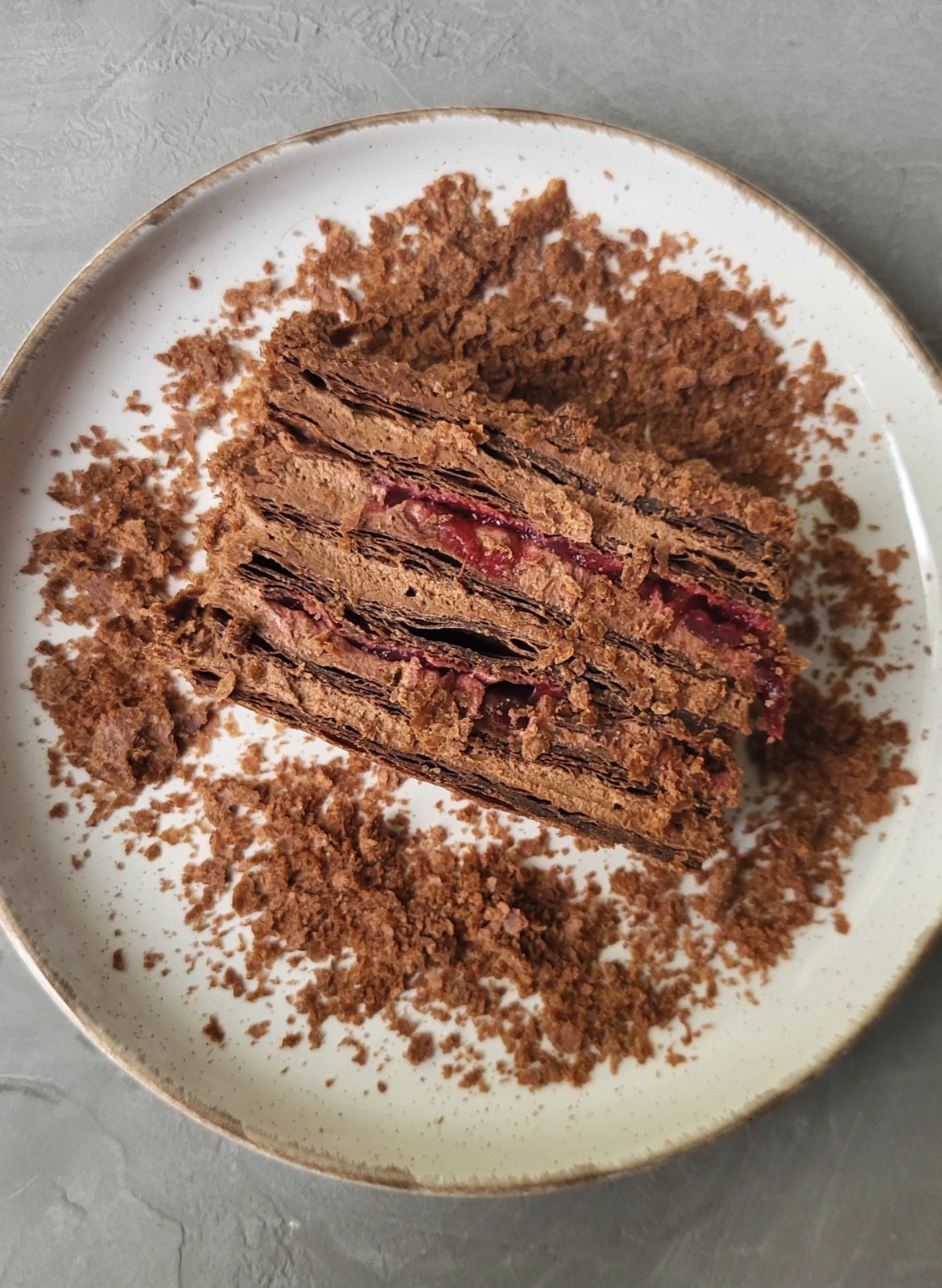 Торт Наполеон у Лісабоні на замовлення — тонкі шари листкового тіста з ніжним кремом, класика як удома.