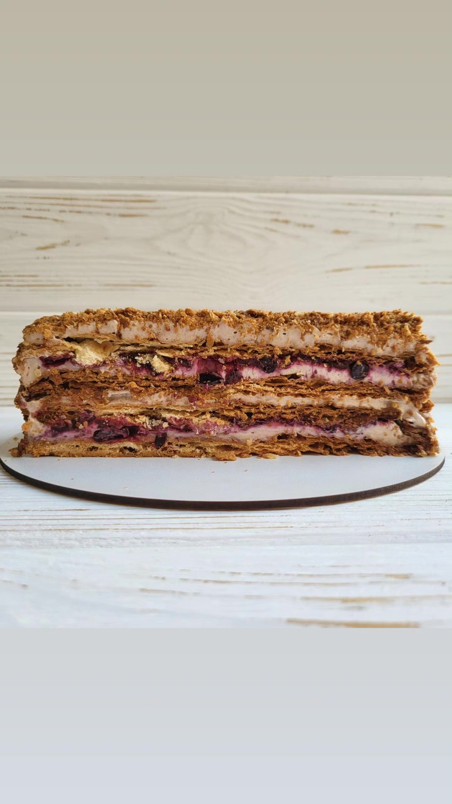 Торт Наполеон у Лісабоні на замовлення — тонкі шари листкового тіста з ніжним кремом, класика як удома.