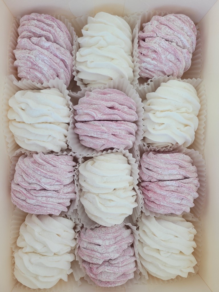 Handmade zefir to order in Lisbon — airy sweets in a gift box.